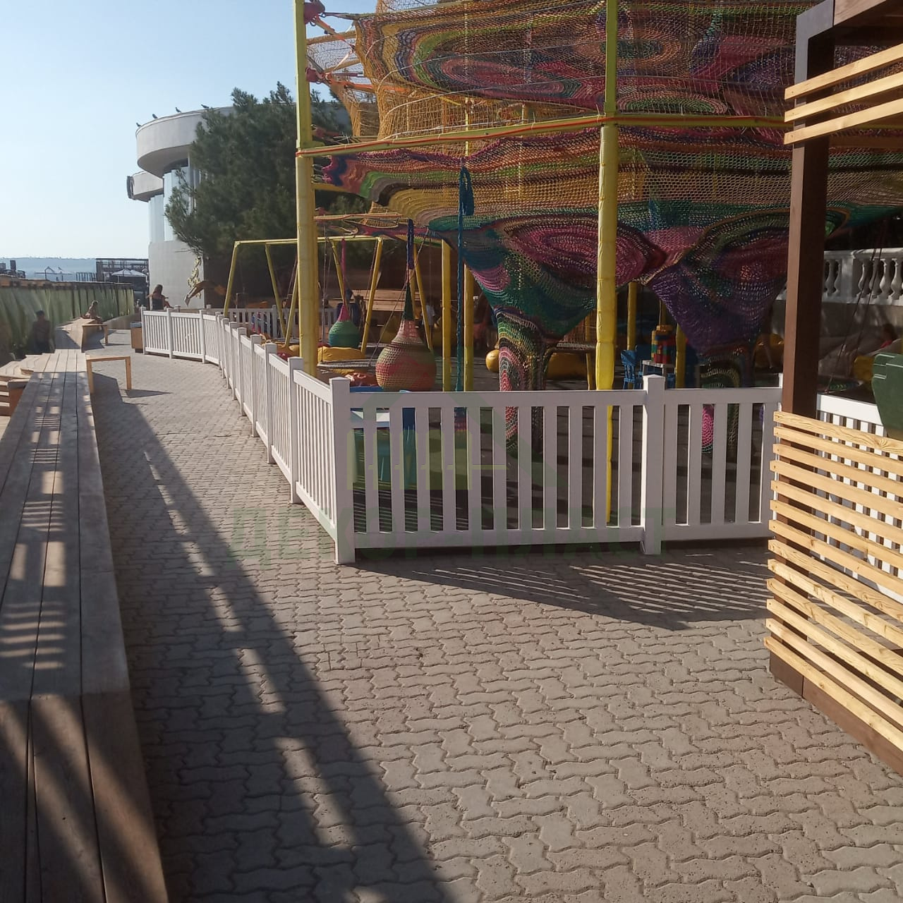 Проекты установки пластикового (винилового) ограждения на пляжах Краснодарского края и набережных Черноморского побережья