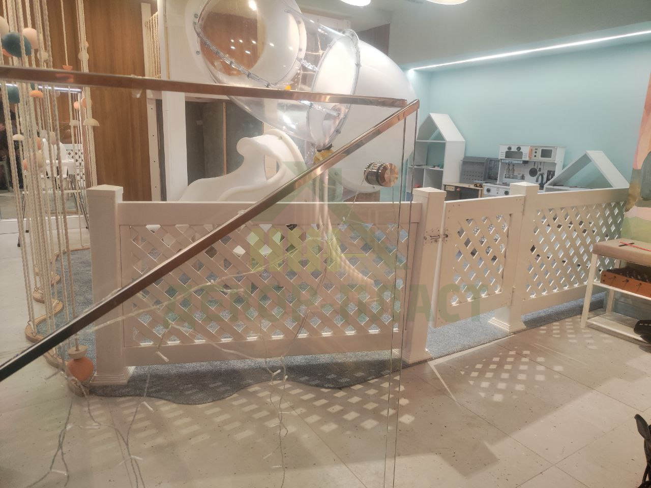 Проект установки декоративного защитного ограждения для детской игровой зоны в кафе "Неваляшка" в Москве