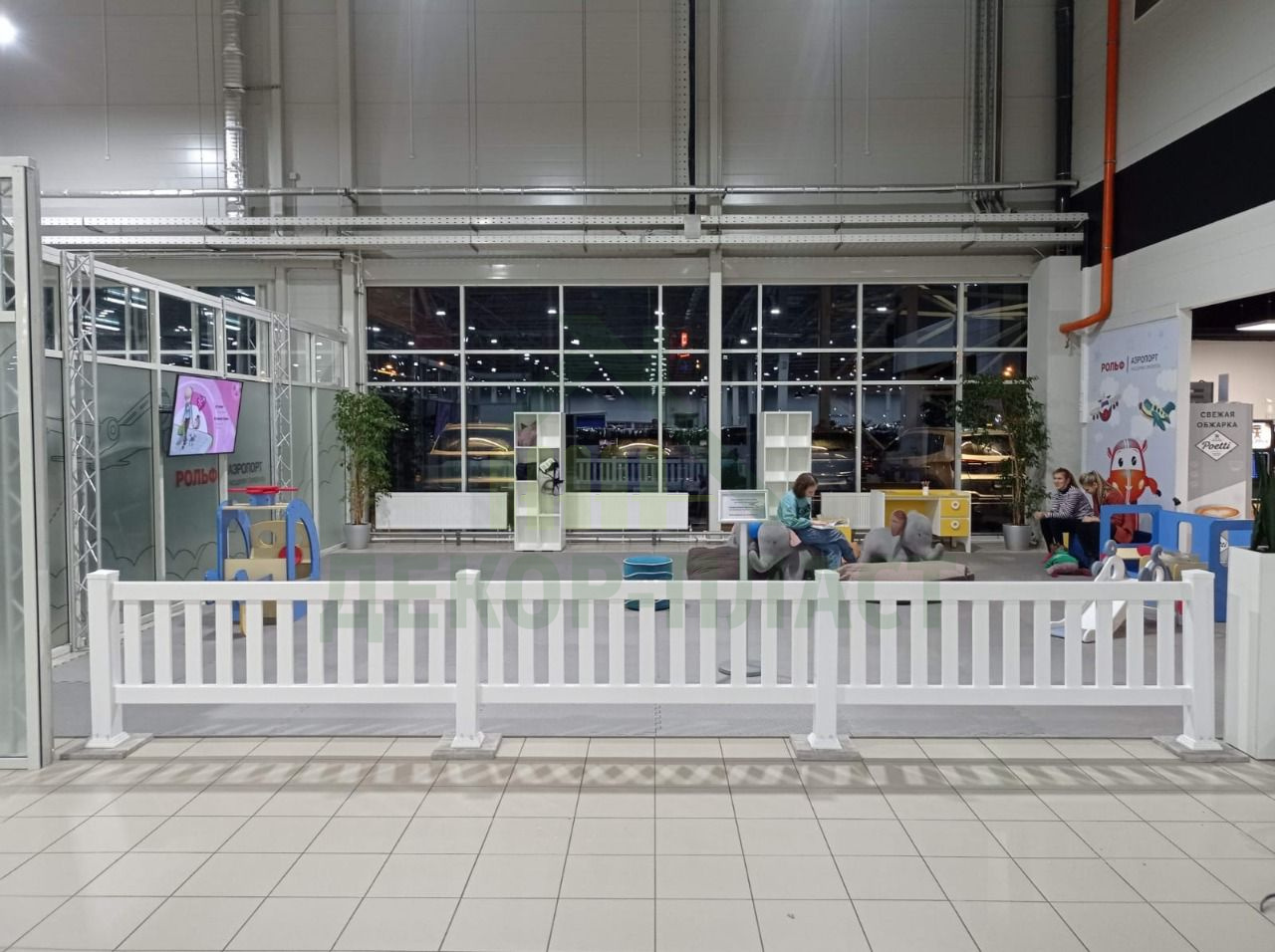 Проекты по установке травмобезопасных ограждений для детских площадок в автосалонах и дилерских центрах